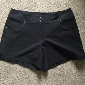 BNWOT Women golf shorts